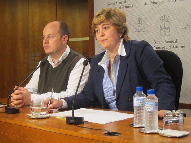 Juan Ramón Campo y Teresa Alonso en rueda de prensa.