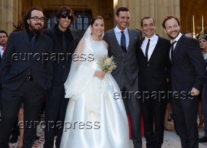 La Oreja de Van Gogh, como una familia en la boda de Leire Martinez 