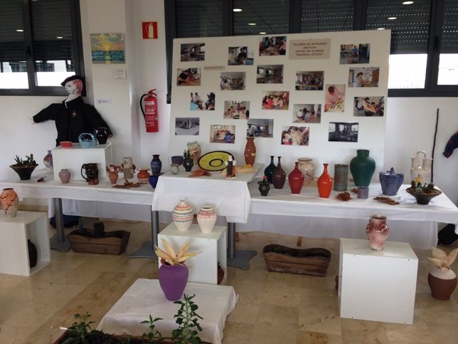 Exposición de cerámica y manualidades creativas 