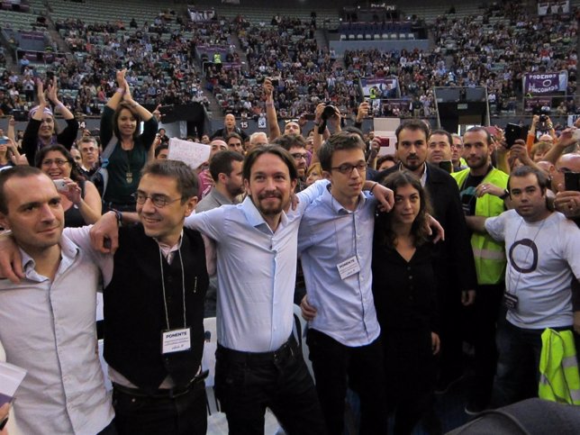 Pablo Iglesias, junto a miembros de Podemos en la Asamblea Fundacional