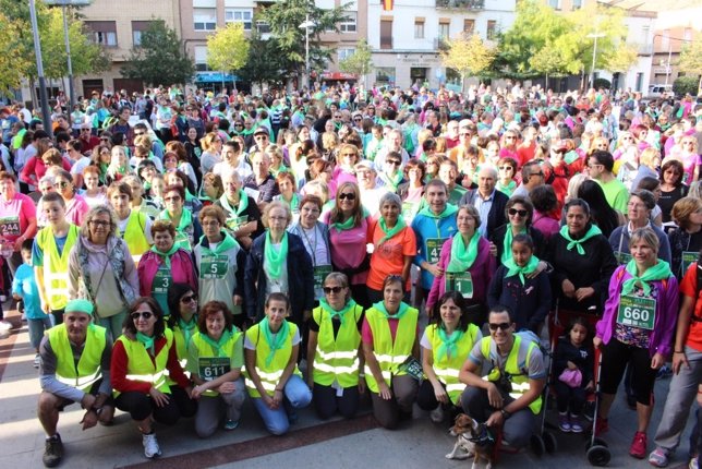 Más de 800 personas toman la salida en la I Andada Popular Contra el Cáncer.