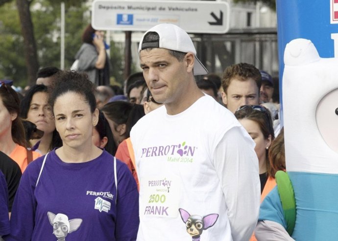 Frank CUesta se solidariza con los animales en el perroton 2014