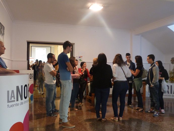 Jóvenes en La Noria curso de inmersión linguiística London in Málaga