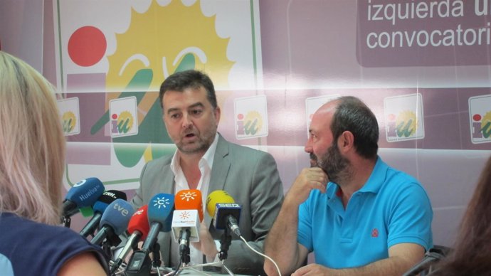 El coordinador regional de IULV-CA, Antonio Maíllo, y Pedro Jiménez.