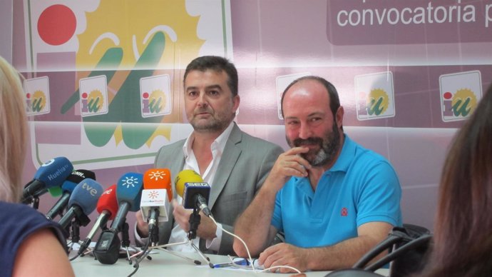 El coordinador provincial de IULV-CA, Pedro Jiménez, y Antonio Maíllo.