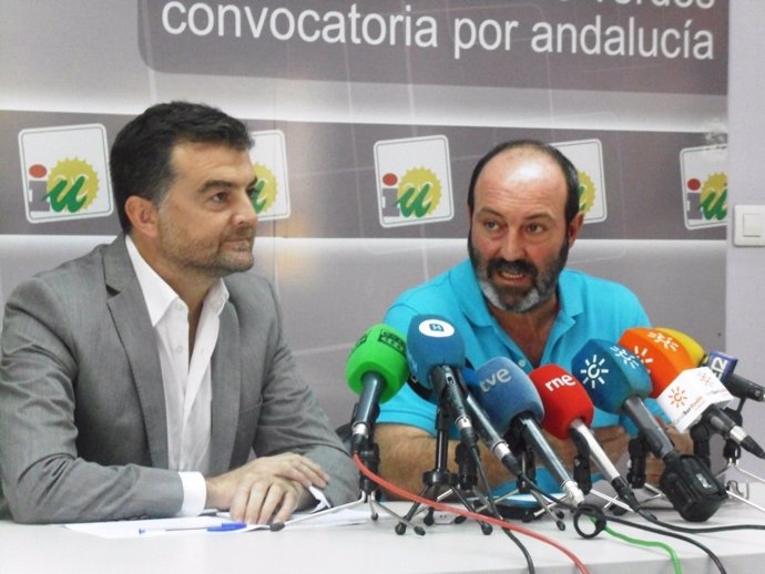 El coordinador provincial de IULV-CA, Pedro Jiménez, y Antonio Maíllo.