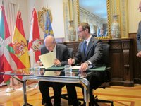 AM.- Interior dice que los inmigrantes que entraron en Melilla cuentan con "entrenamiento y planificación profesional"