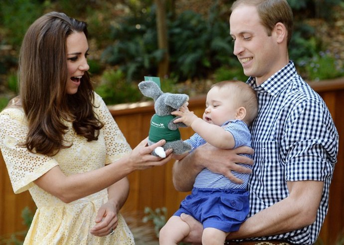 El príncipe Guiller y Kate Middleton esperarán su segundo hijo para abril