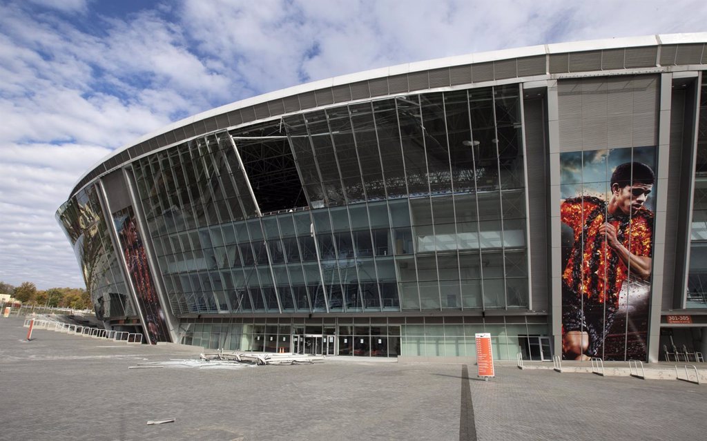 El Donbass Arena sufre daños en la fachada por los bombardeos en Ucrania