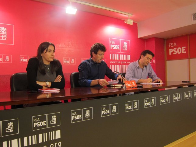 Elsa Pérez, Jesús Gutiérrez y Francisco Blanco, en rueda de prensa. 