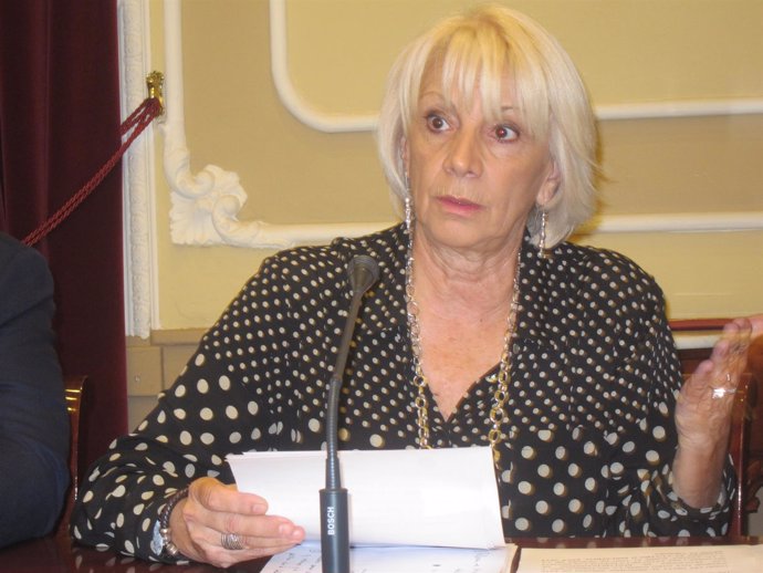 La alcaldesa de Cádiz, Teófila Martínez, en rueda de prensa