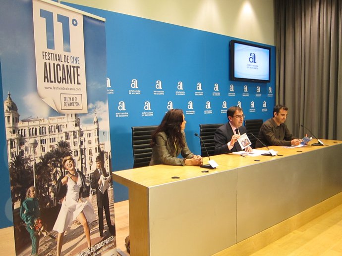 Carmen García, Joaquín Albadalejo y VIcente Seva presentan la sección oficial