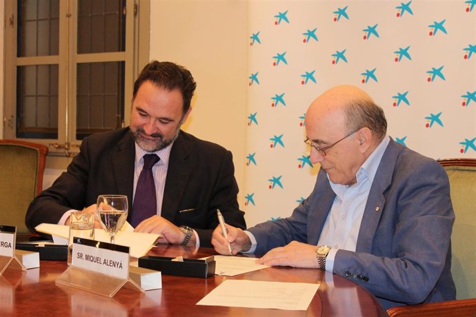 Firma entre la Caixa y Creu Roja