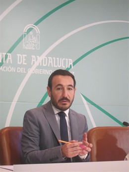 López Gil en rueda de prensa