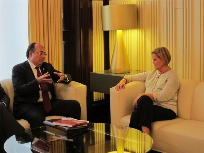 El síndic mayor Jaume Amat (Sindicatura de Cuentas) y la pta.N.De Gispert