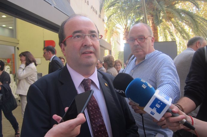 El primer secretario del PSC Miquel Iceta en declaraciones a los medios