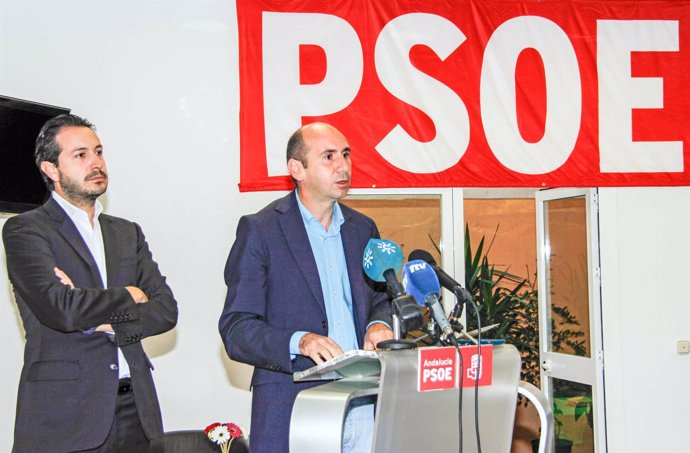 Paco Conejo junto a Javier García León PSOE Fuengirola