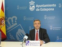 El alcalde de Estepona propone eliminar trámites y que las aprobaciones municipales tengan "carácter ejecutivo"