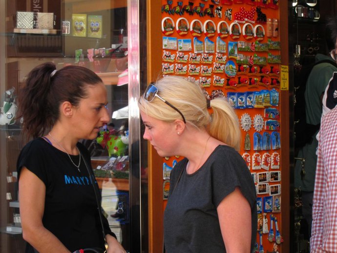 Turistas, rubia, turismo, souvenirs, extranjero, compras, regalos, recuerdos