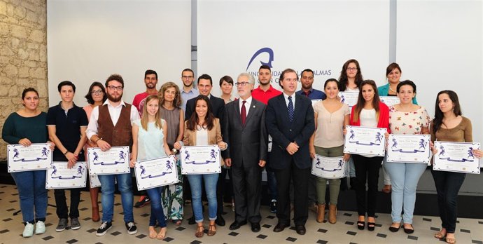 Philip Morris entrega sus becas a 20 estudiantes de la ULPGC