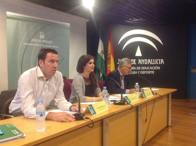 Rodríguez, Caballero y Granados en el encuentro con asociaciones deportivas.