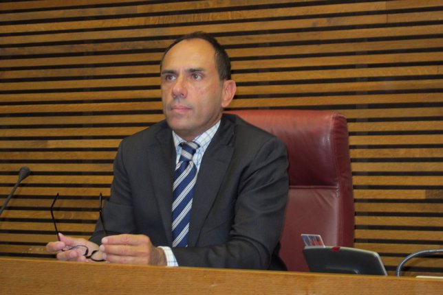 El nuevo diputado del PP, Felipe del Baño, en su escaño en las Corts