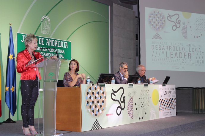 Elena Víboras, en las Jornadas Técnicas Desarrollo Local Leader 2014-2020.