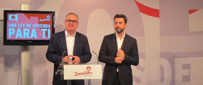González Tovar y Joaquín López en rueda de prensa