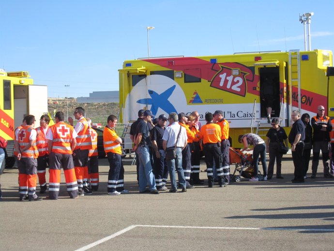 Voluntarios de Protección Civil en el paddock del circuito Karting de Motorland