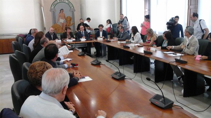 Firma de la declaración contra el fin de la moratoria de la renta antigua