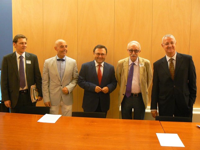 El PSOE se reúne con Adicae