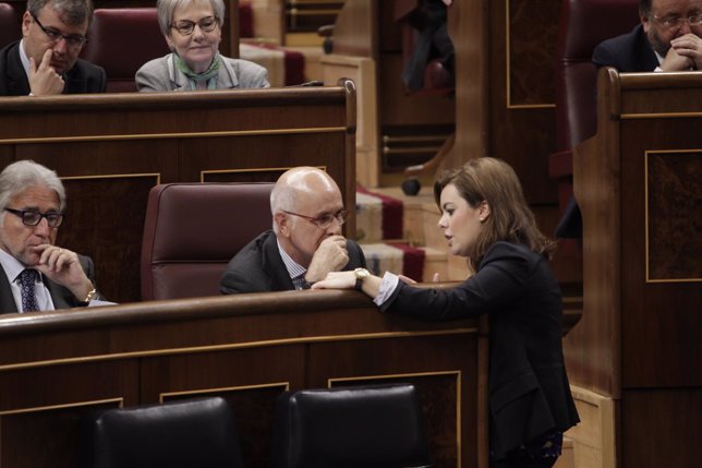 Sáenz de Santamaría y Duran hablan en el Pleno del Congreso