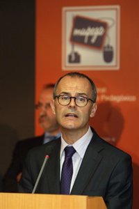 Jesús Vázquez defiende la modificación legislativa para "racionalizar" el transporte escolar, que "no se reducirá"