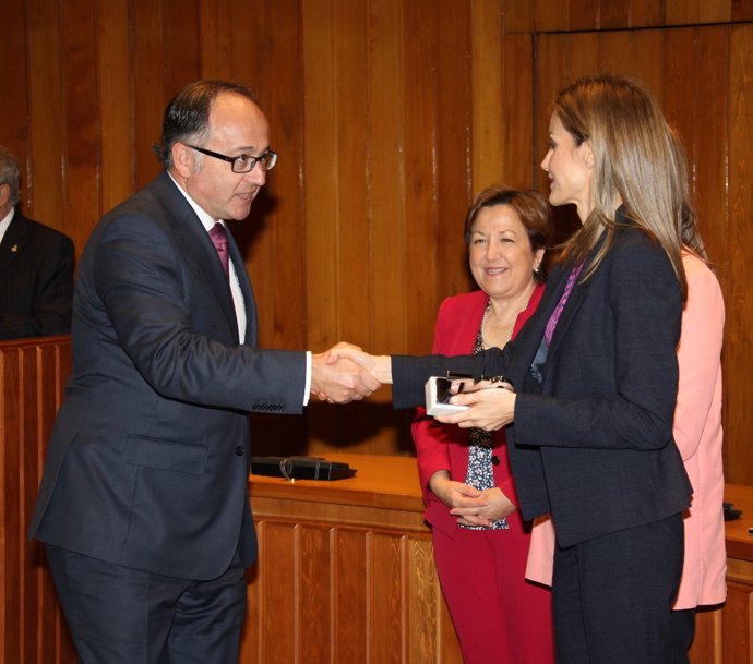 Iberia recibe el premio de la ONT