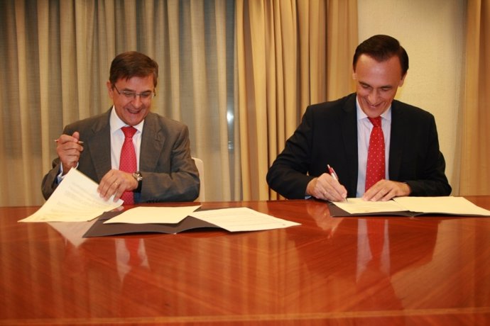Rapún y Gómez firman el convenio
