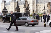 Tiroteos en Ottawa en el monumento a los caídos, el Parlamento y un centro comercial
