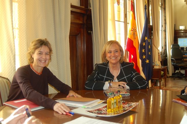Mercedes Fernández con Isabel García Tejerina, ministra de Agricultura