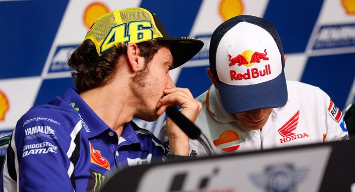 Rossi habla con Márquez