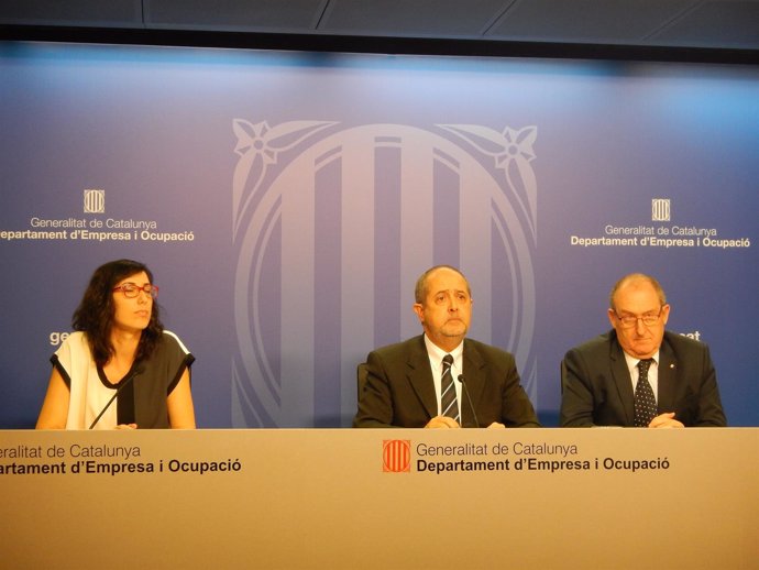 Medio. El conseller Felip Puig y Joan Aregio (derecha)