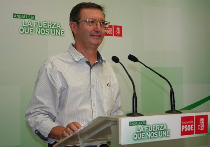 Manuel Aguilar en la sede del PSOE de Córdoba