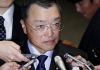 El nuevo ministro de Economía japonés, salpicado por un escándalo relacionado con un club de alterne