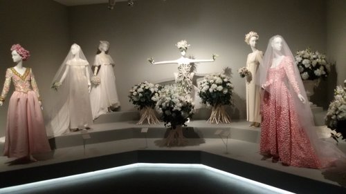 Las novias de Hupert de Givenchy.jpg