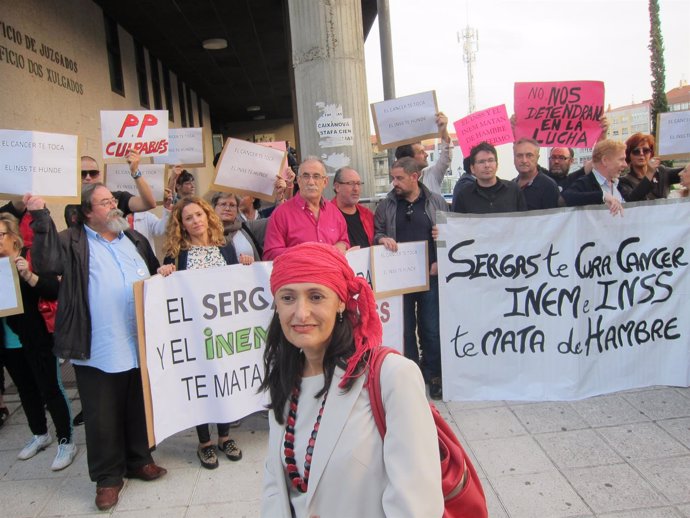 La viguesa enferma de cáncer Beatriz Figueroa acude al juzgado