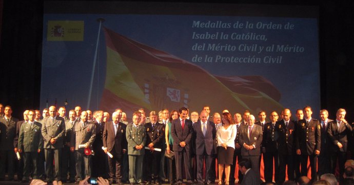Acto de entrega de las condecoraciones con el ministro Jorge Fernández Díaz