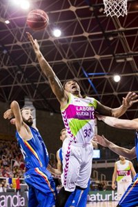 El Laboral Kutxa llega a Atenas con piel de cordero