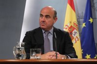 Economía/Energía.- Guindos, "convencido" de que el precio de la gasolina y del gasóleo bajará más en los próximos días