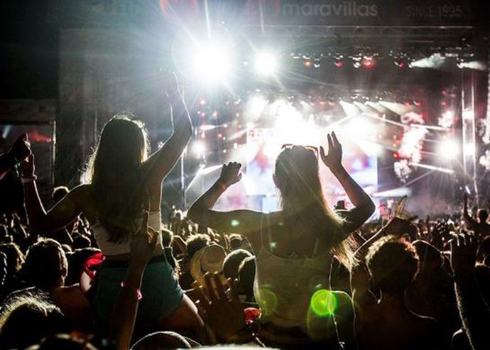 IMAGEN DE ARCHIVO DE UN CONCIERTO EN DIRECTO 