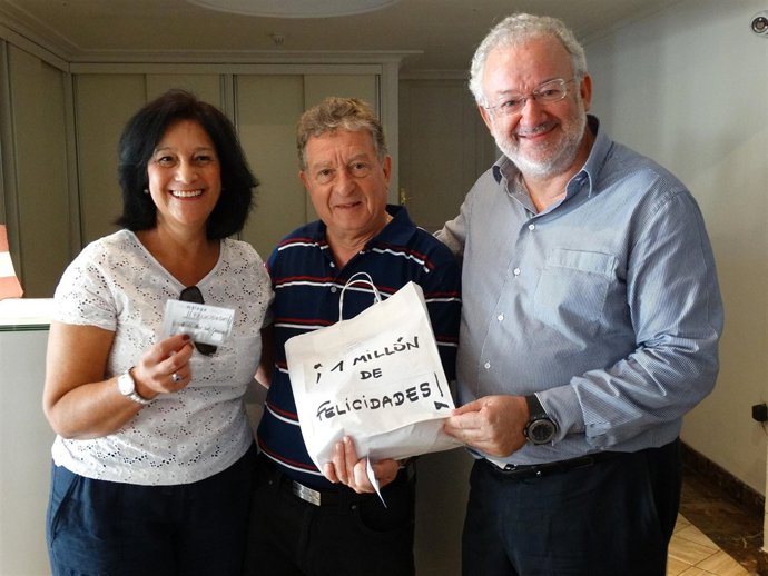 Frances con el matrimonio visitante un millón del cac malaga