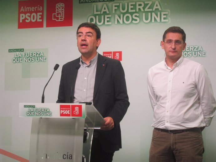 Jiménez, junto a Sánchez Teruel, en rueda de prensa