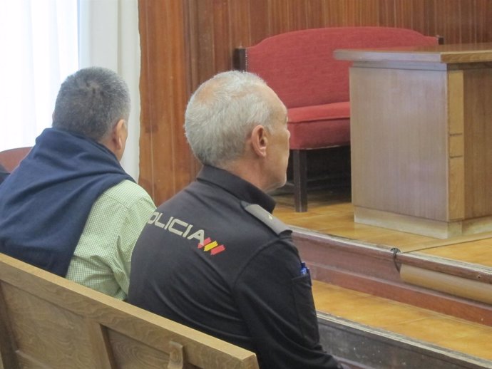 El acusado por el doble crimen de Almonaster La Real (Huelva) durante el juicio.